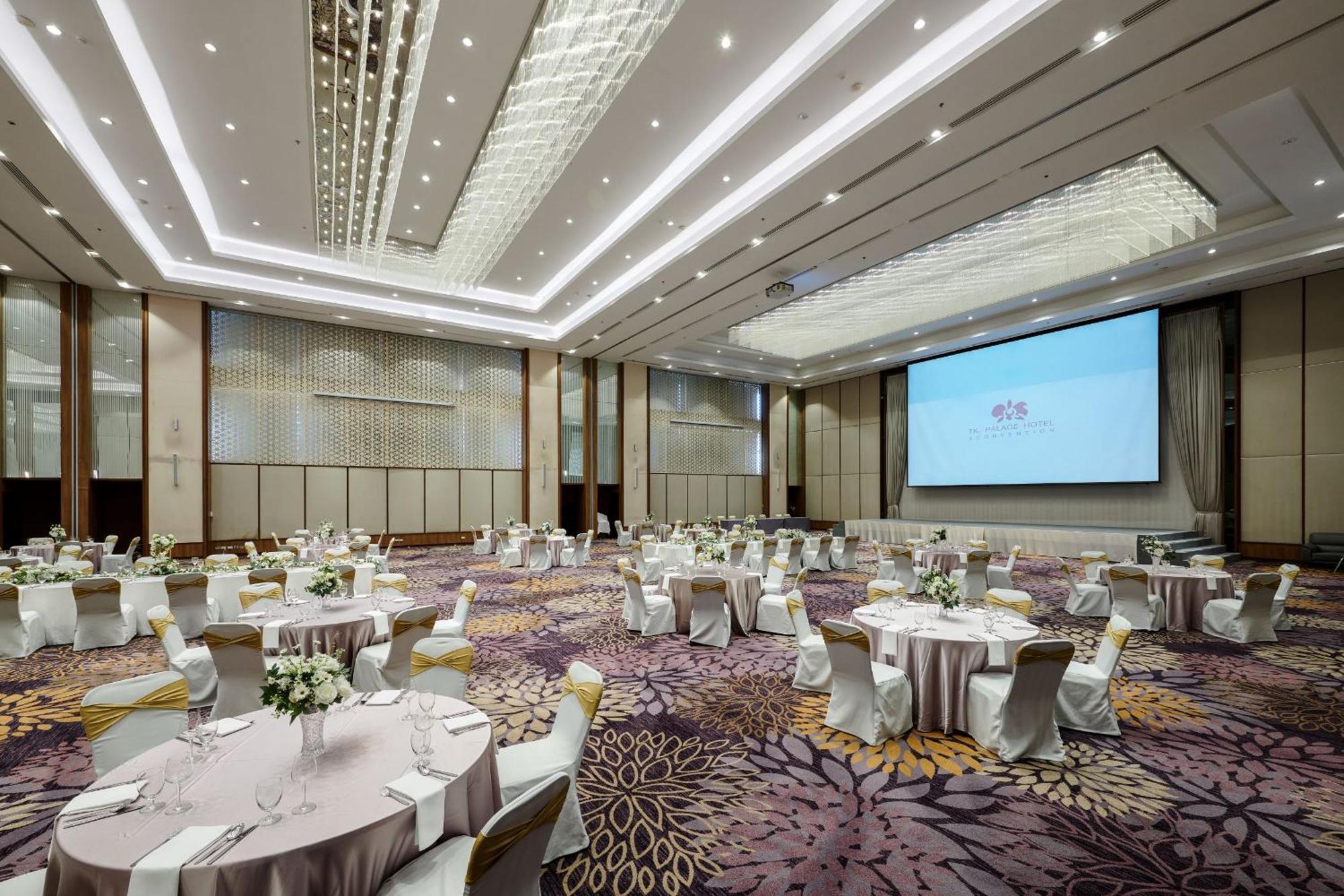 Tk Palace Hotel & Convention Bangkok Buitenkant foto